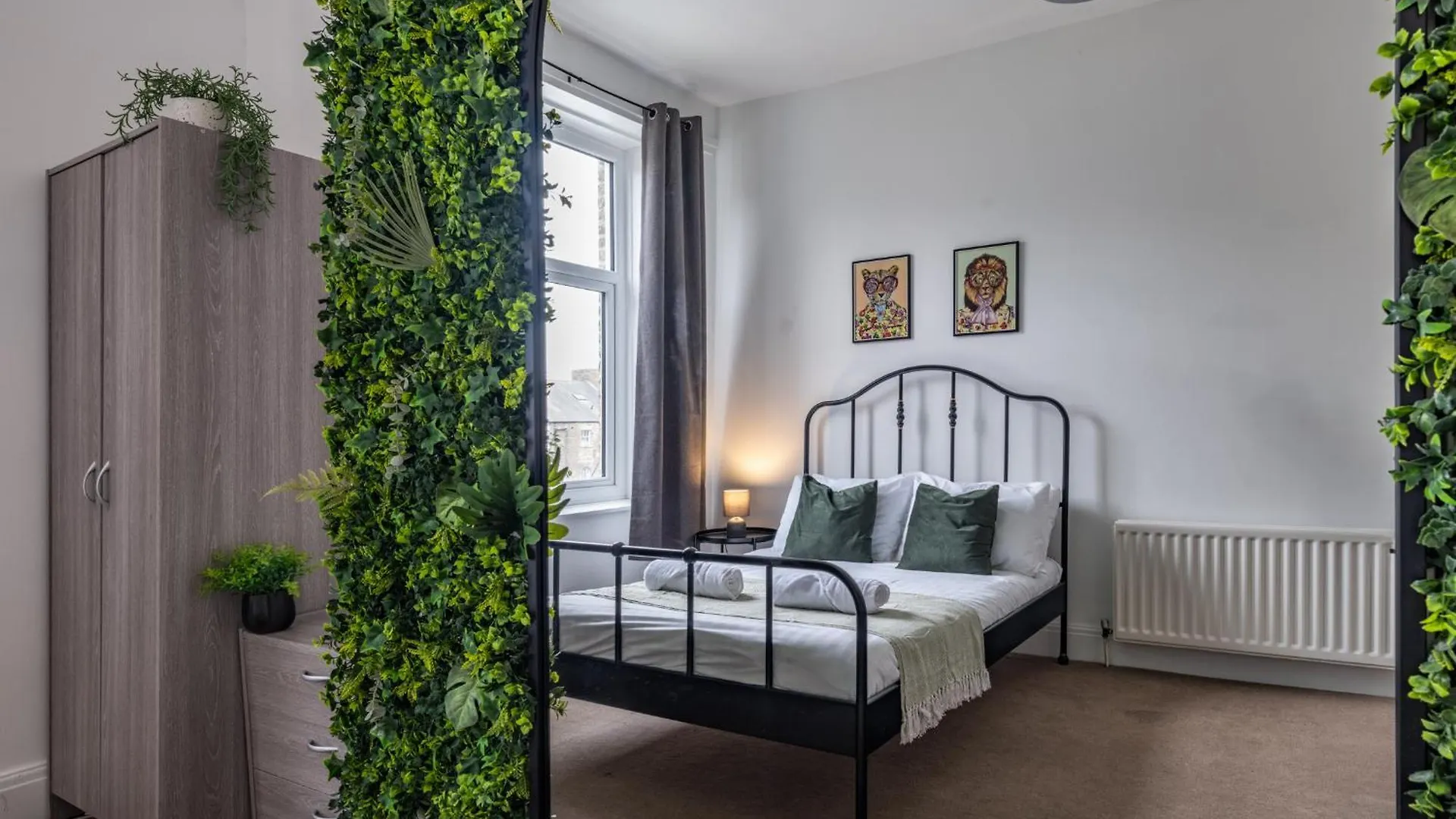 Large Group Central Apartment Newcastle upon Tyne 0*,