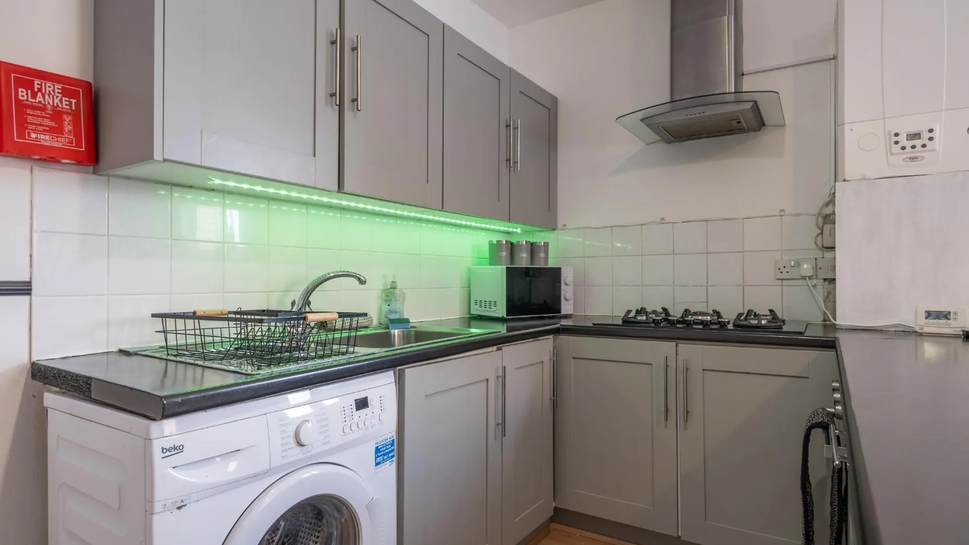 Large Group Central Apartment Νιούκασλ